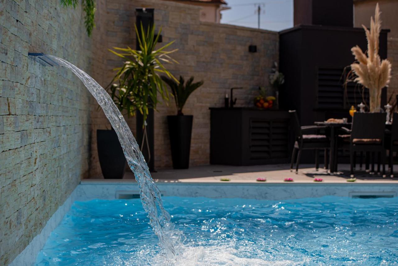 Ferienwohnung Tyra Delux Zadar Exterior foto