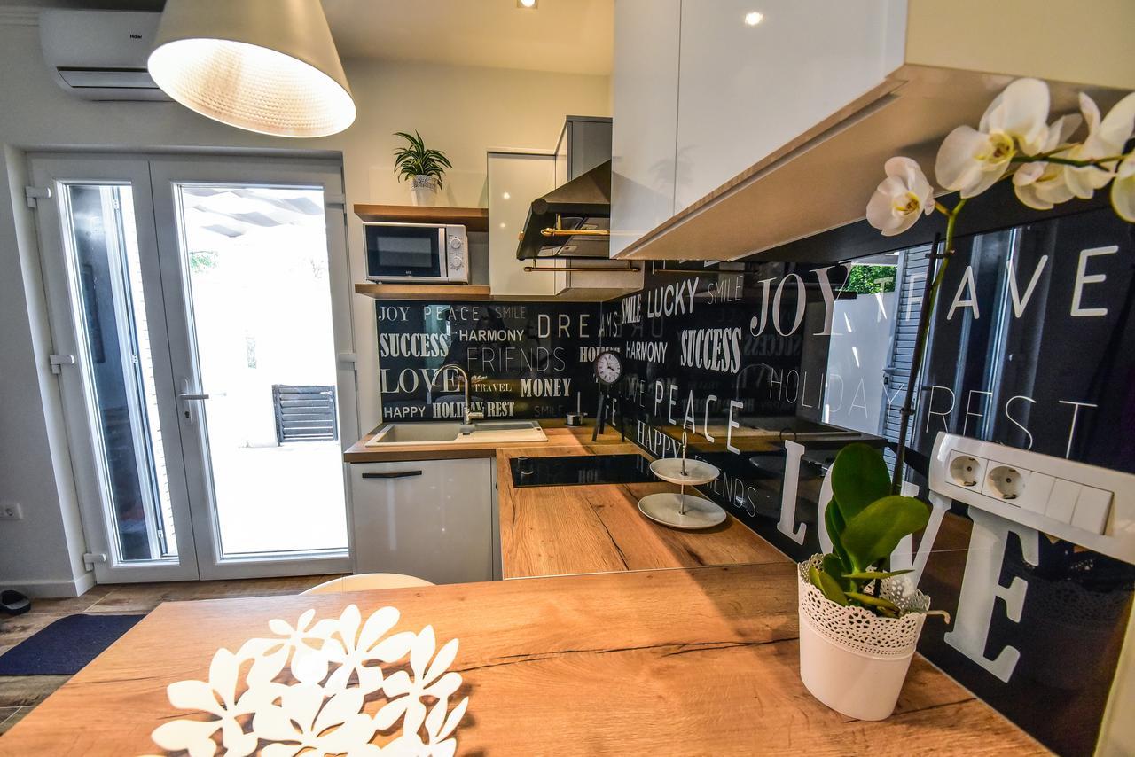 Ferienwohnung Tyra Delux Zadar Exterior foto